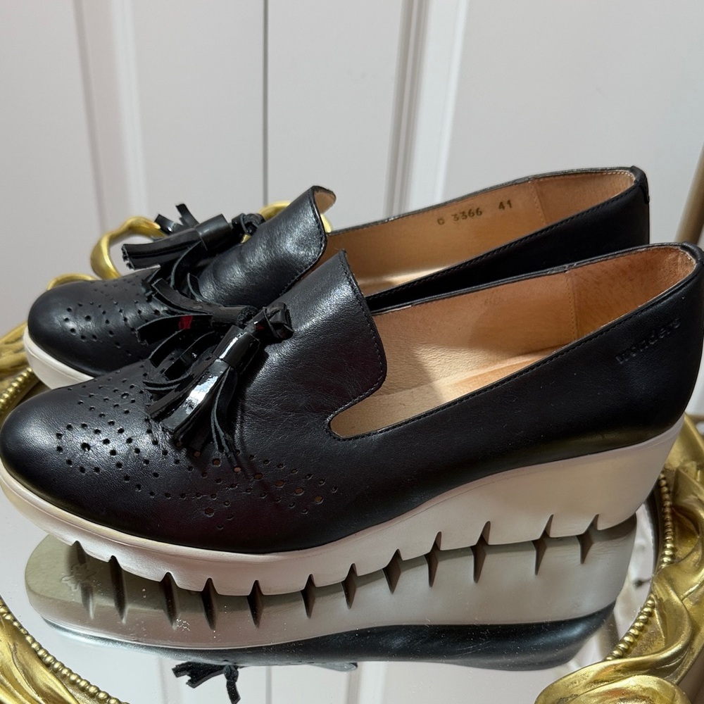 Wonders Fly Women’s Black Leather Tassel Platform Slip-On Loafers